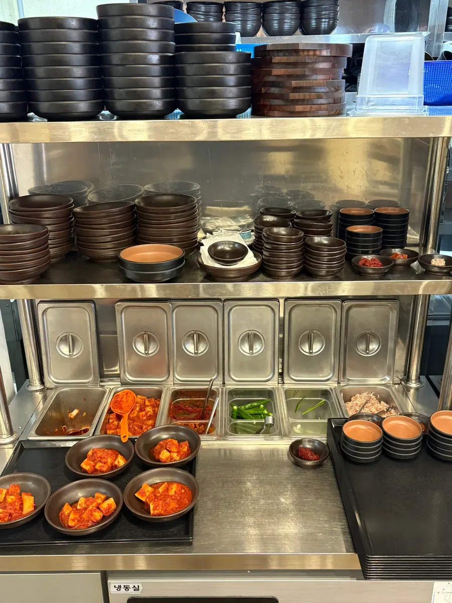 Self-service bar for side dish refills