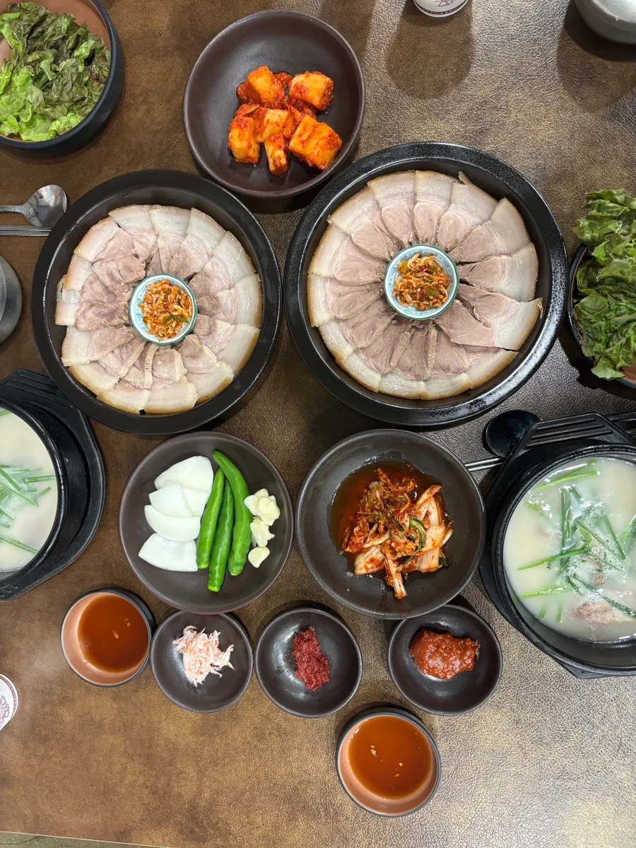 Suyuk-baekban for two, plated separately for each person
