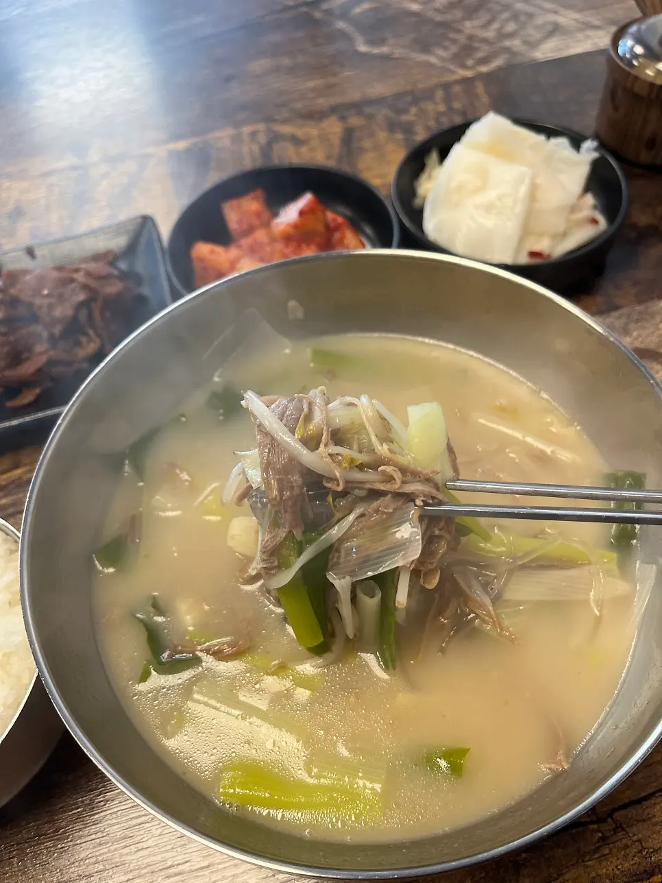 사골국물처럼 진한 하얀육개장