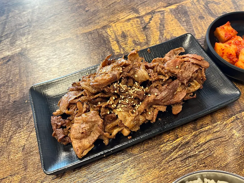 고기가 넉넉한 하얀육개장