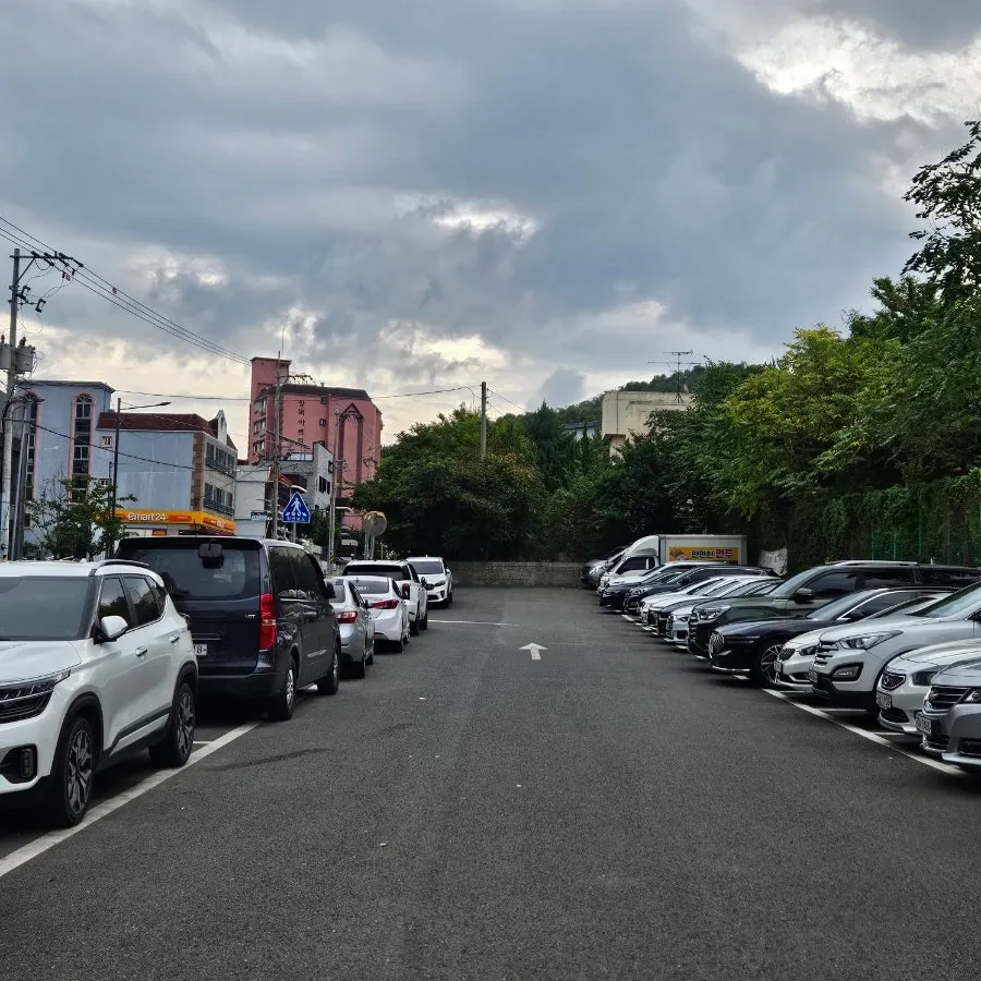 두류센트레빌더파크 맞은편 공영주차장 주변 모습