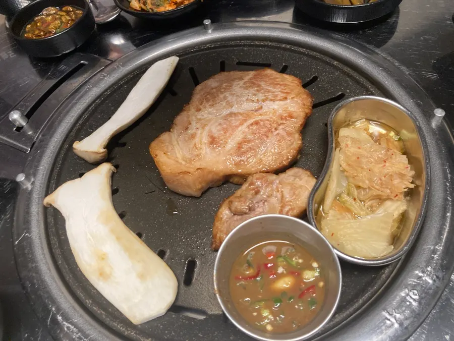 고기와 함께 나온 계란찜