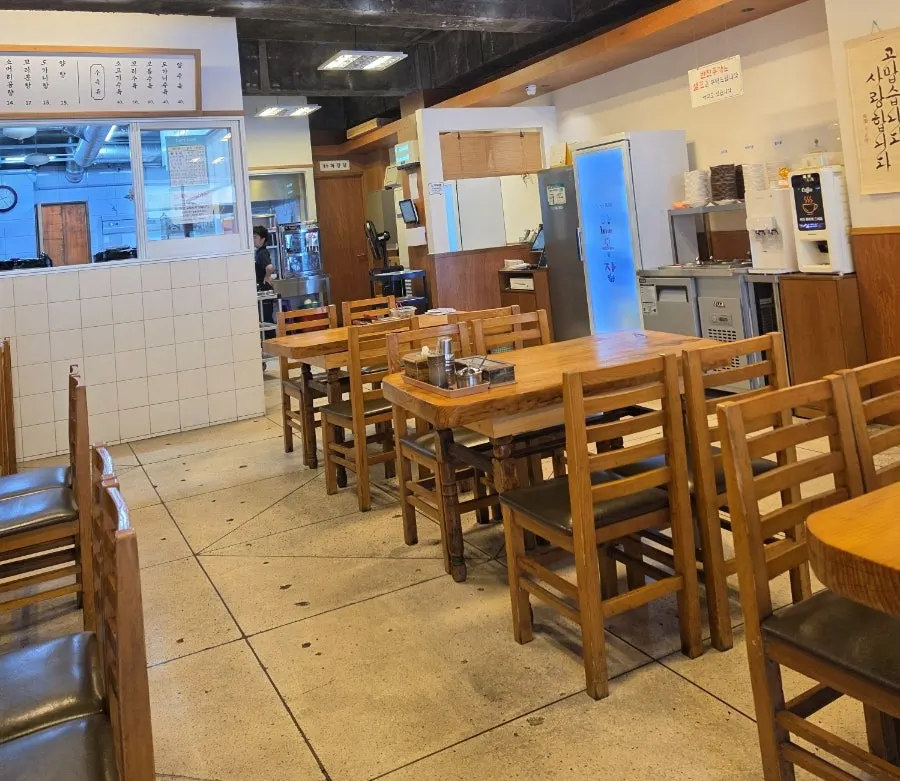 Hanwoojang's long-established restaurant notice