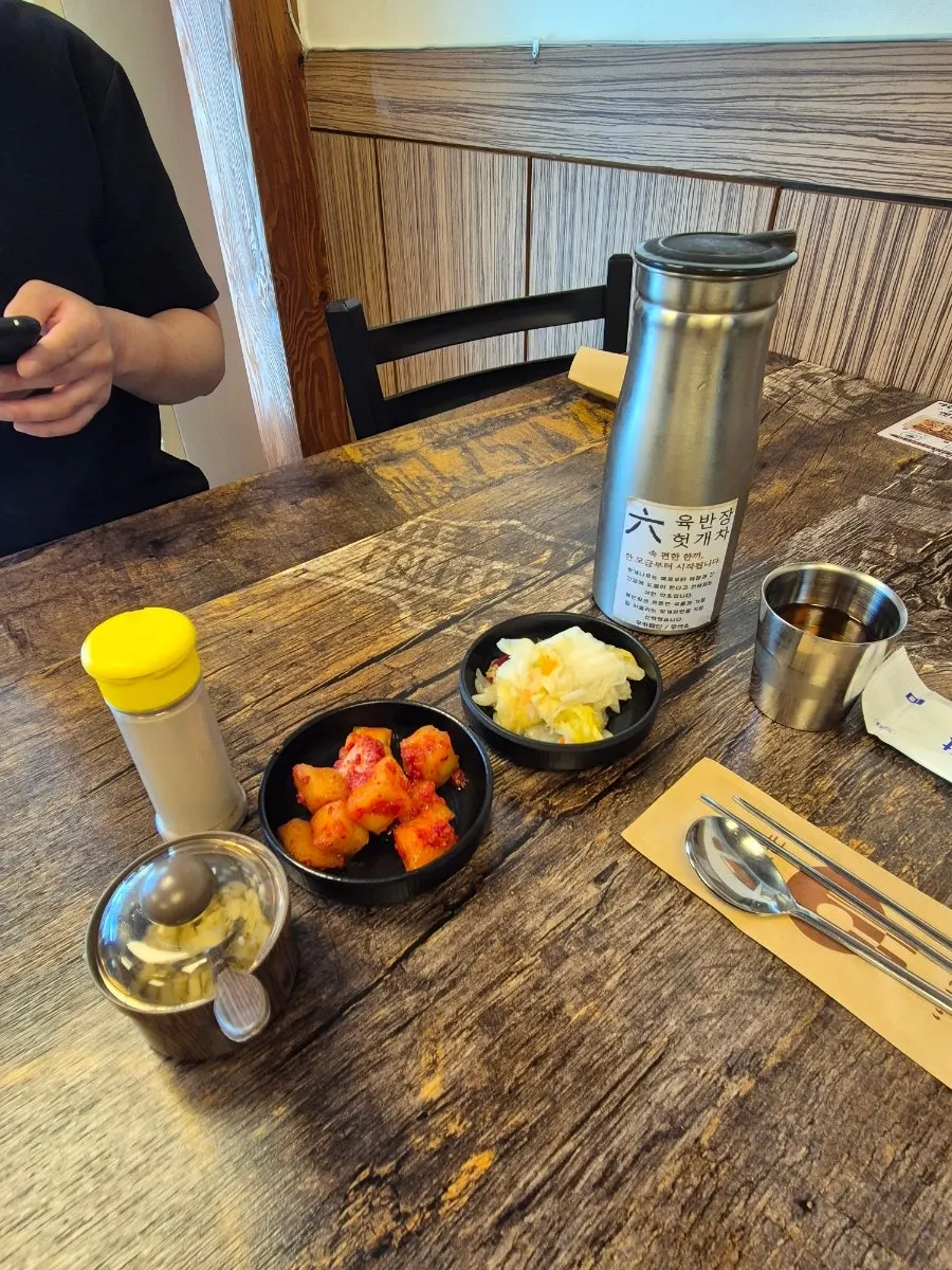 Basic side dishes and hovenia tea table setting