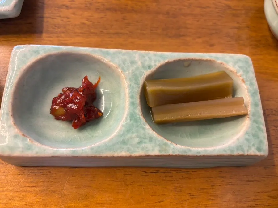 韓食メニューと小鉢の食卓