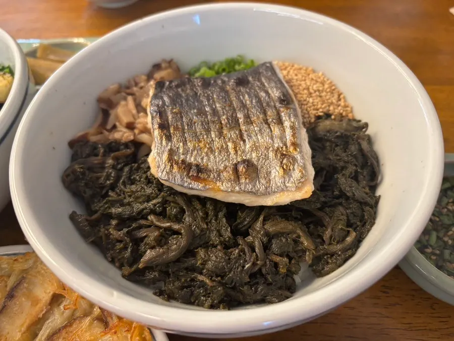 サムチゴンドレ丼一杯