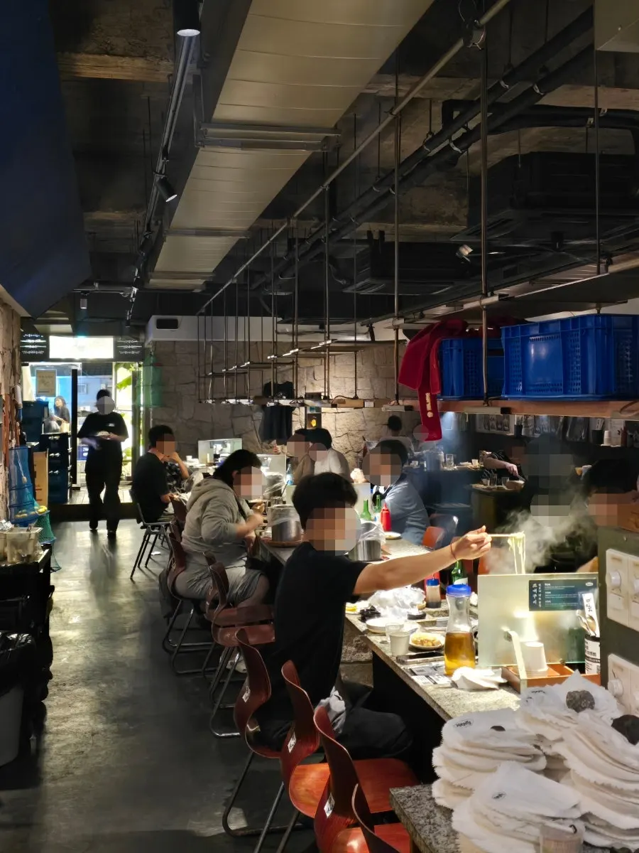 남포 가게 내부 좌석 모습
