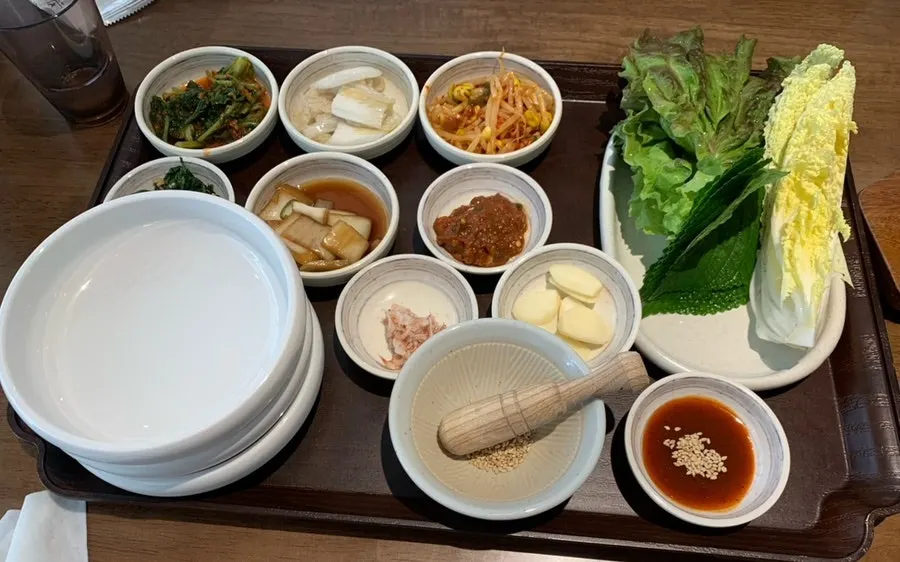 Medium Uldong Bossam set table