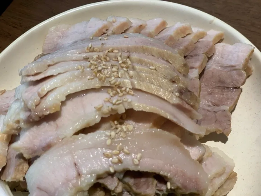 Bossam with handmade seasonal side dishes