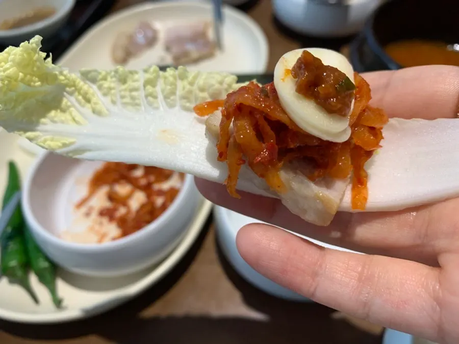 Bossam with handmade seasonal side dishes