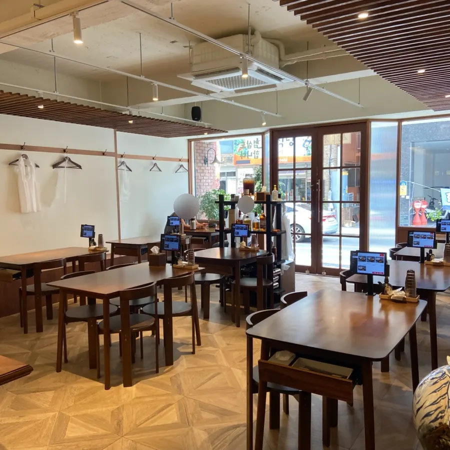 Bright and comfortable Uldong Bossam interior