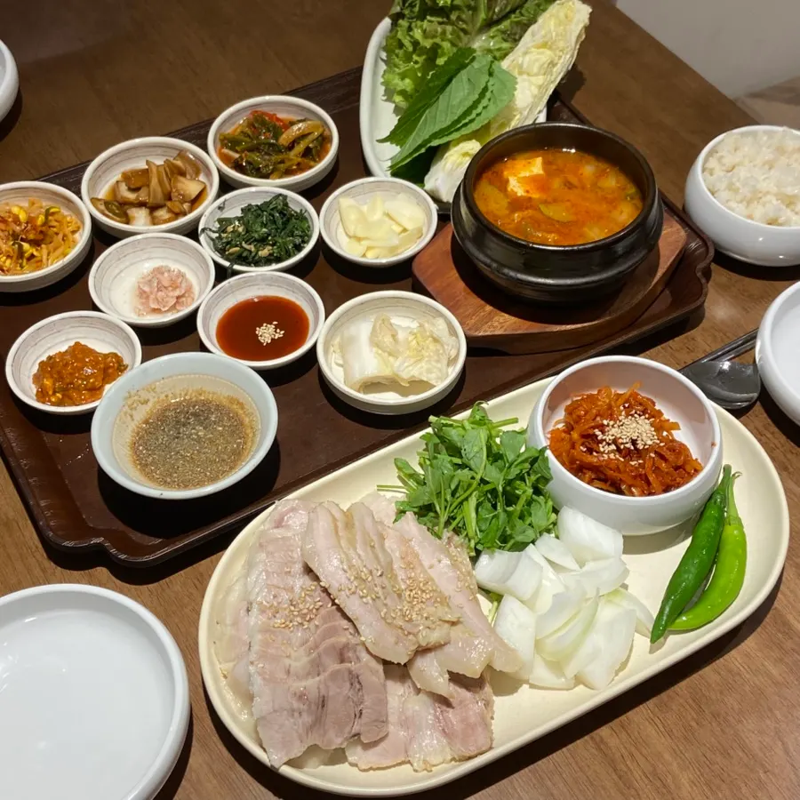 Final Uldong Bossam meal spread
