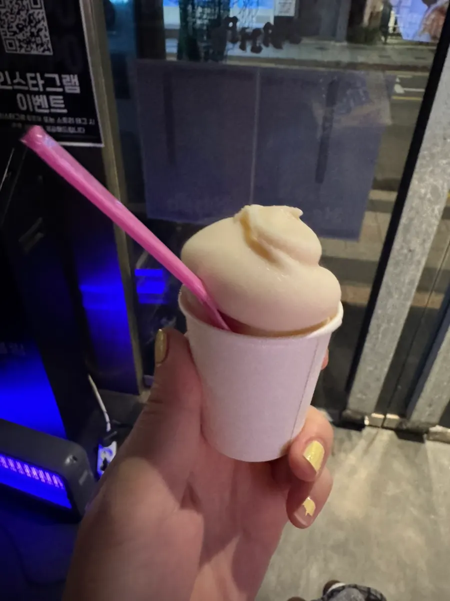 Helado de postre después de comer en Nampo