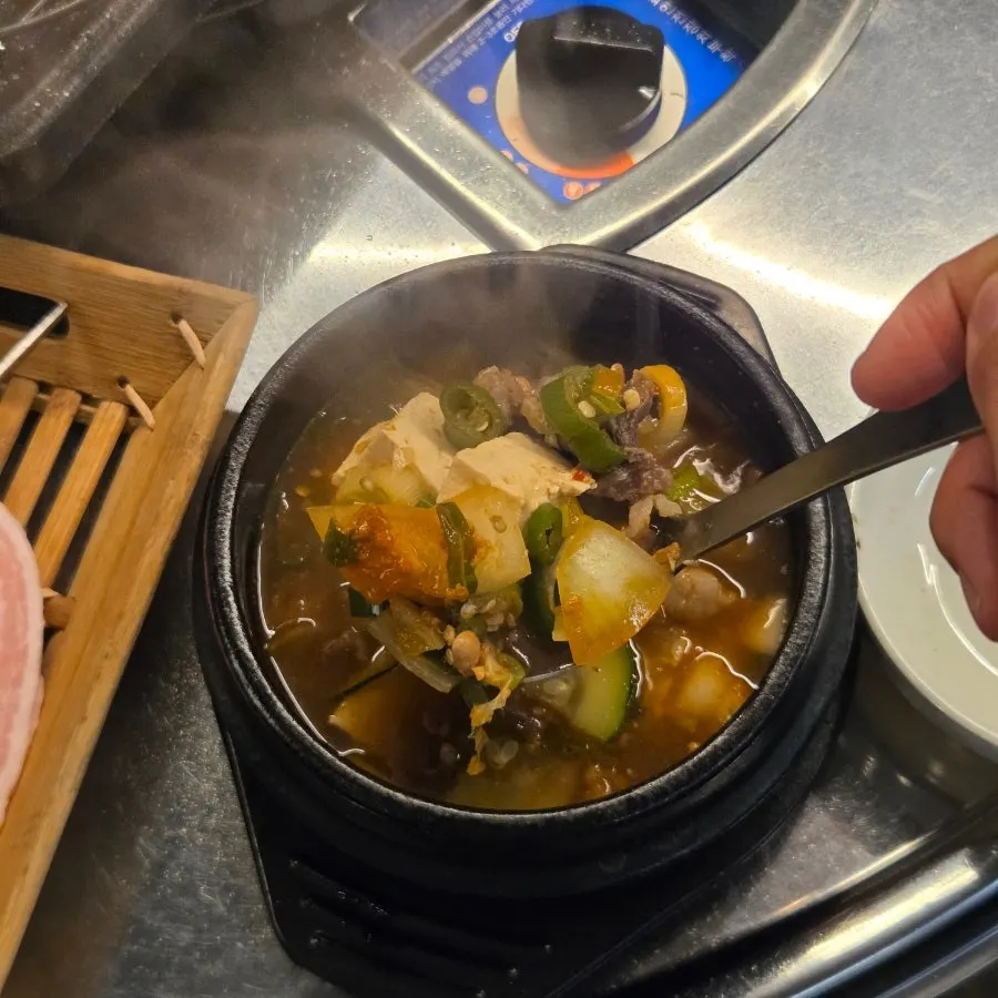 건더기가 많은 한우투뿔된장찌개