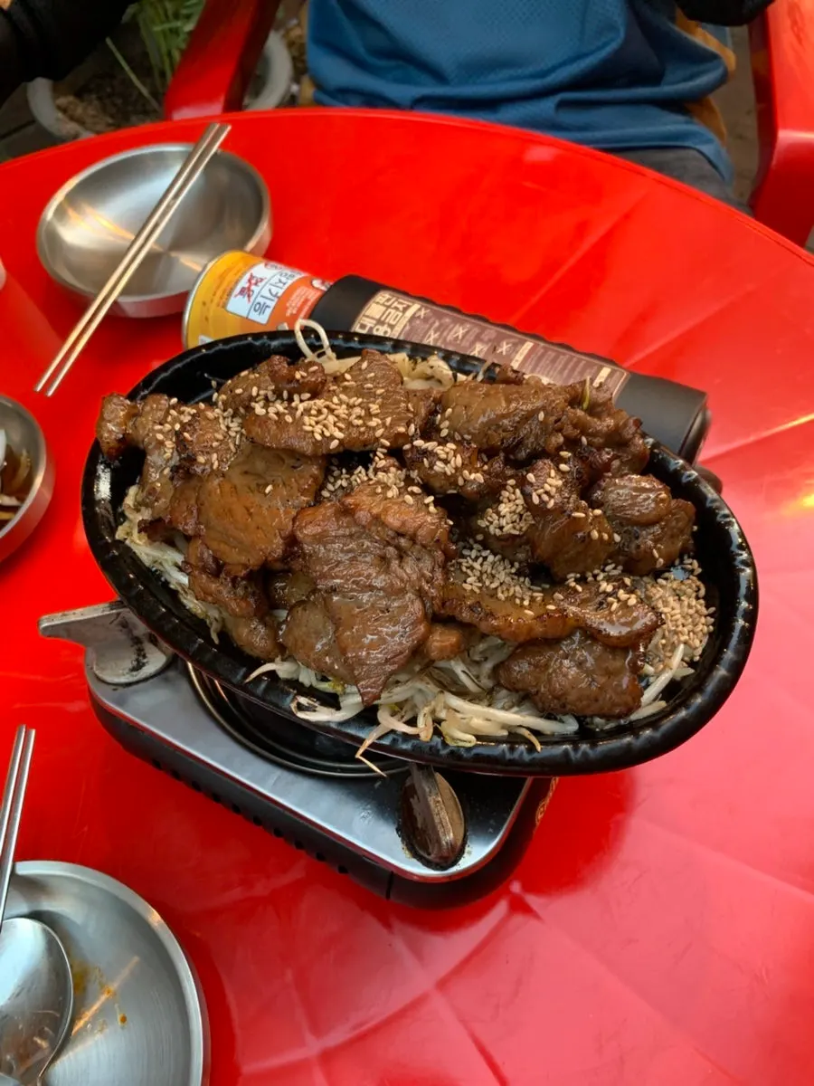 Self-serve side dish corner