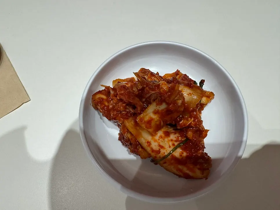 셀프로 덜어 먹는 김치