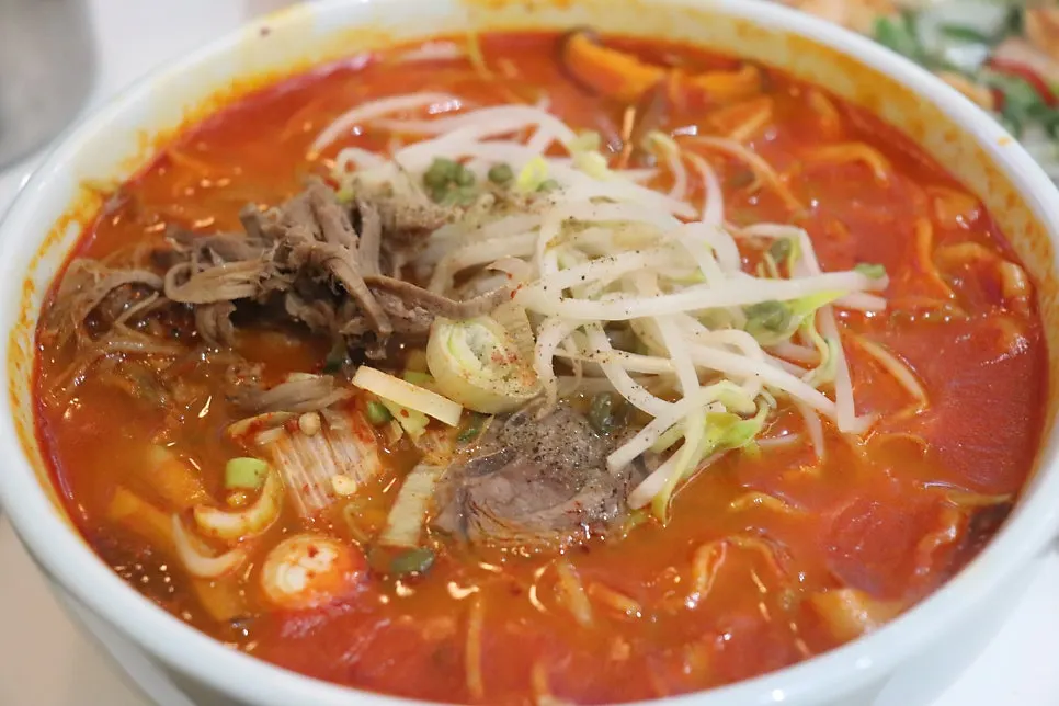 육개장칼국수 한 그릇
