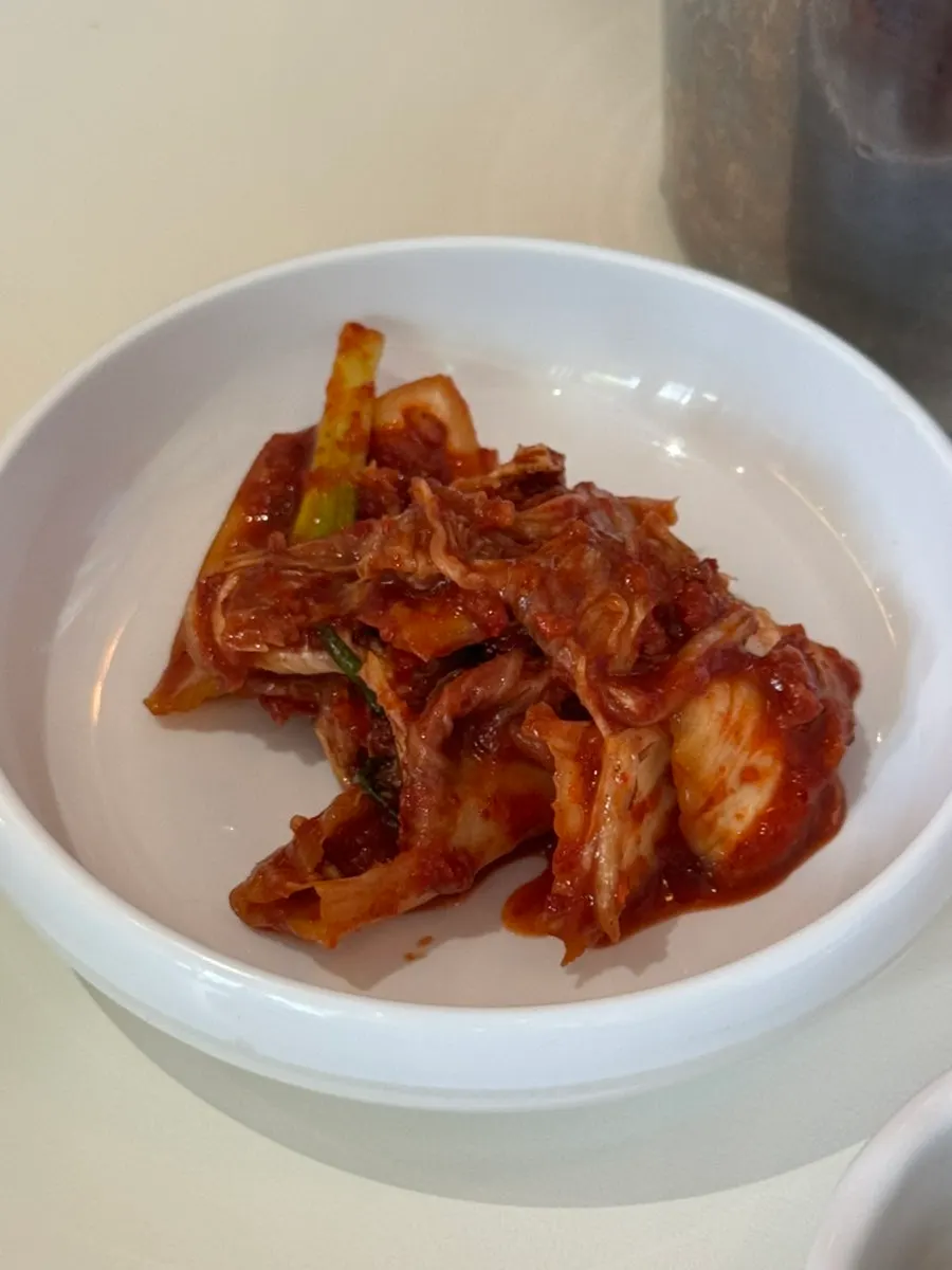 밑반찬 오이고추와 맵칼한 김치