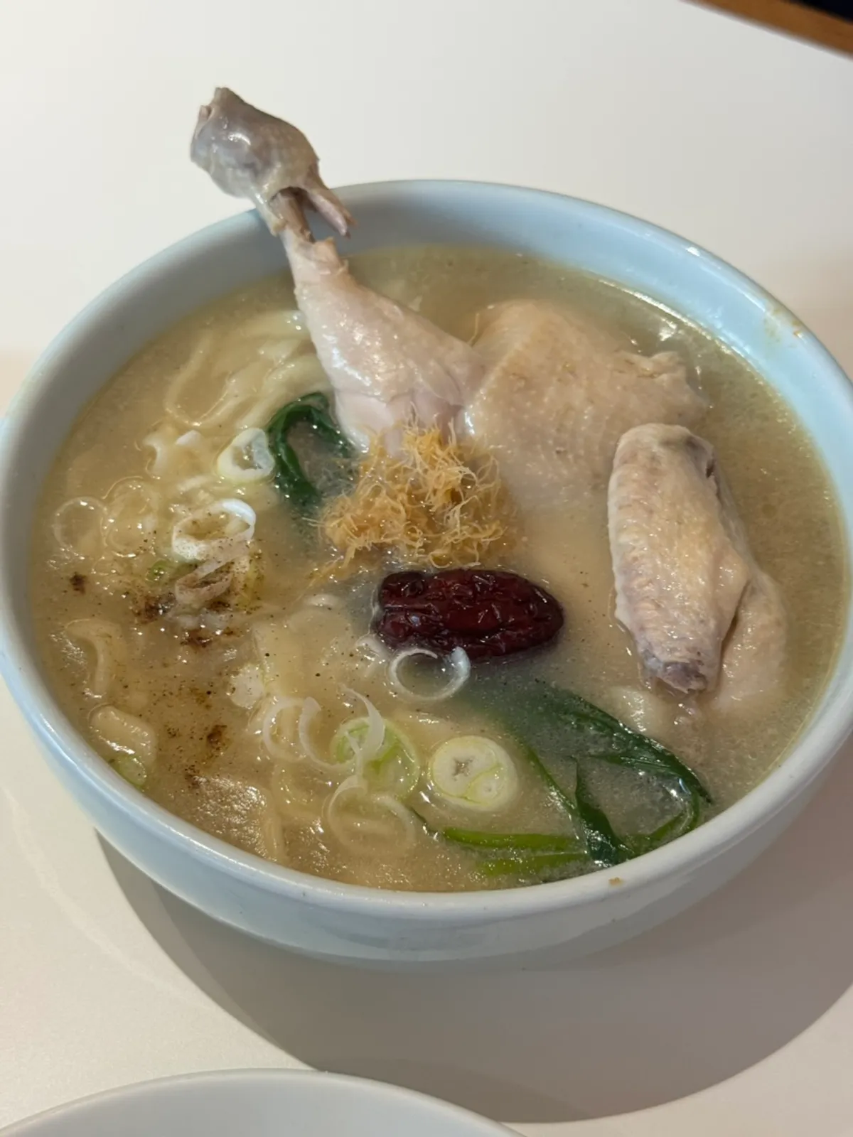 동곡제면 초농축삼계칼국수 한 그릇
