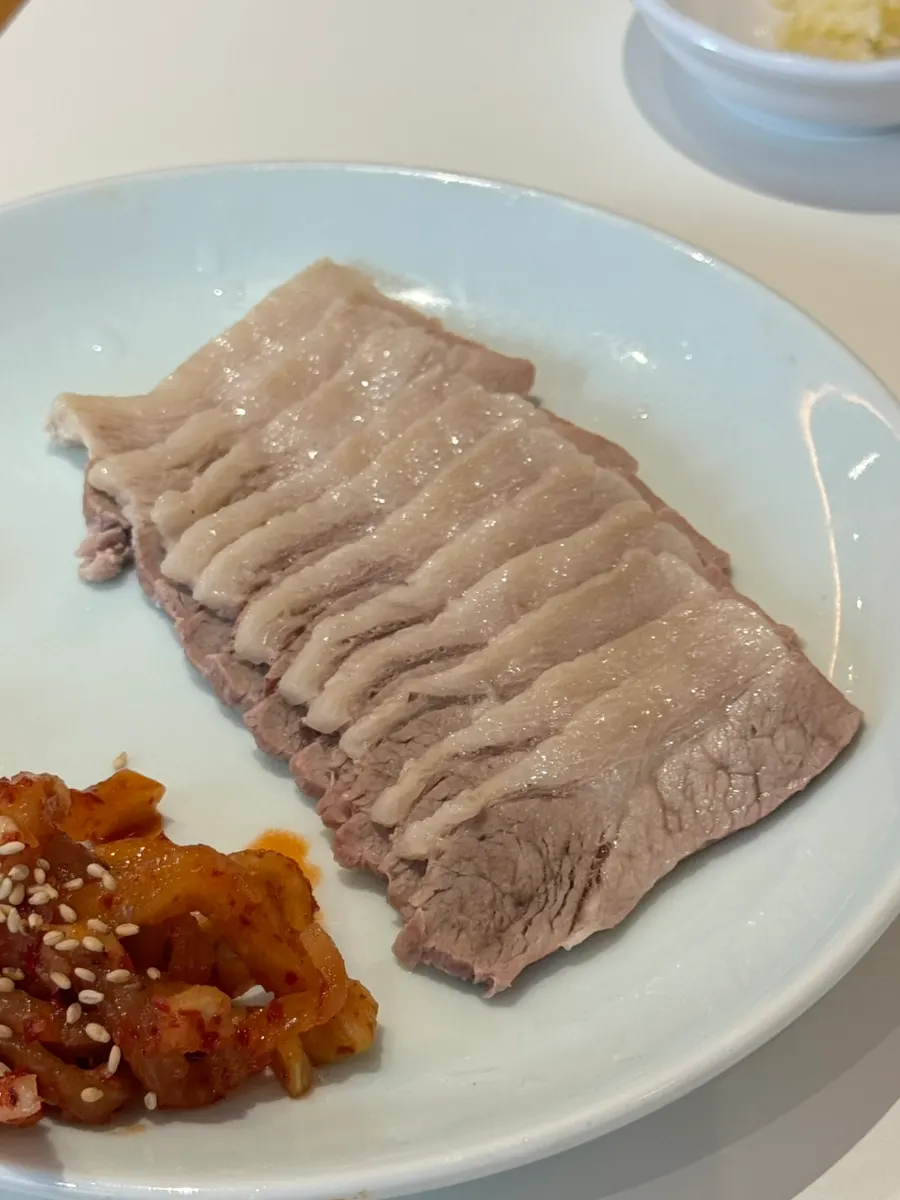 부드러운 가브리엘 수육 한 점