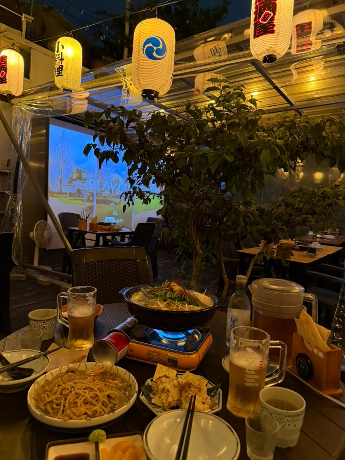 A Gyodong Nakwon patio date enjoyed in cool weather