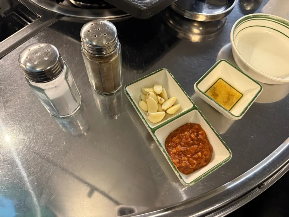 냉삼 기본찬과 파김치