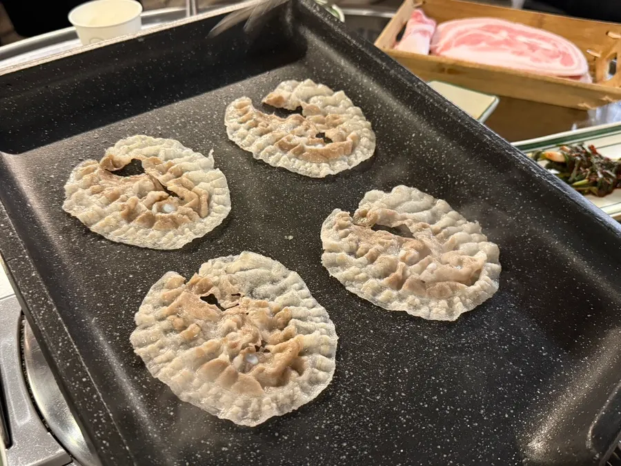 동그랗게 말린 급랭 대패