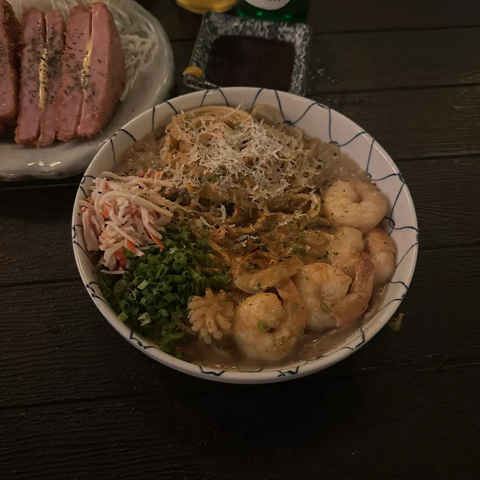 야장 테이블에 차려진 안주 한상
