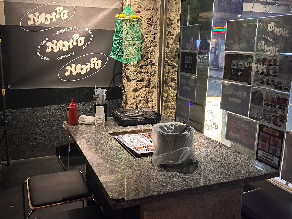 Nampo's outdoor seats crowded with weekend evening customers