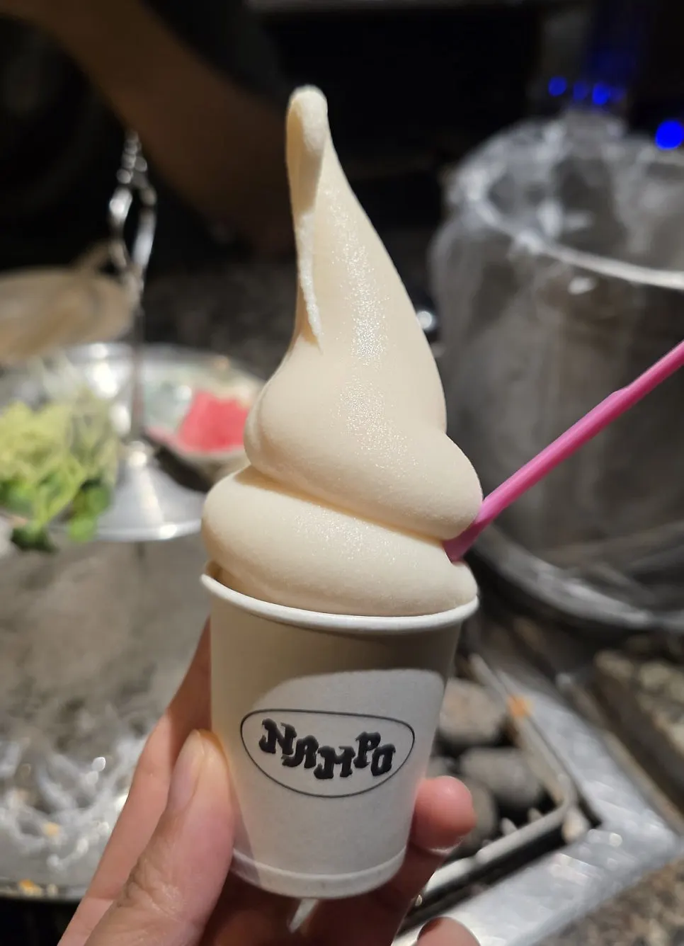 종이컵에 가득 담아준 아이스크림