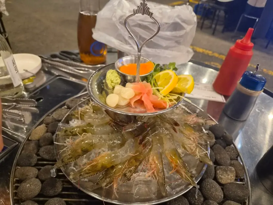재료를 넣어 끓인 샤브샤브