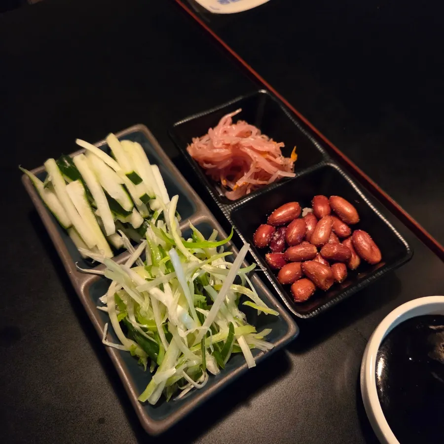 Basic side dishes served with Peking duck