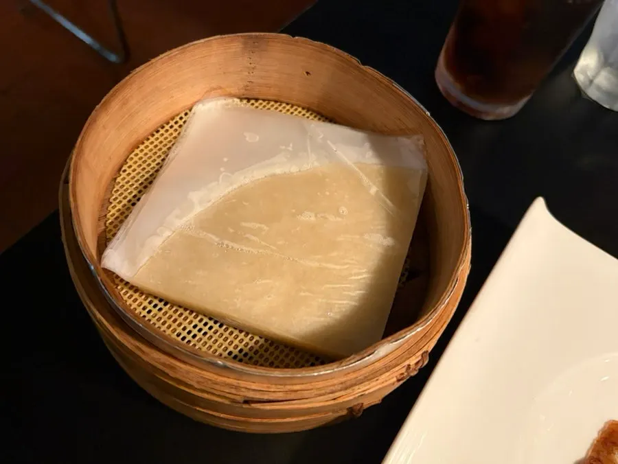 북경오리와 함께 나온 밀전병