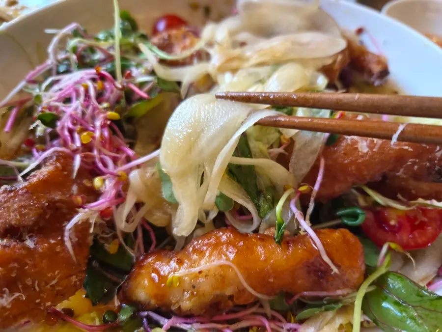 Kai phrai mixed together with the sauce