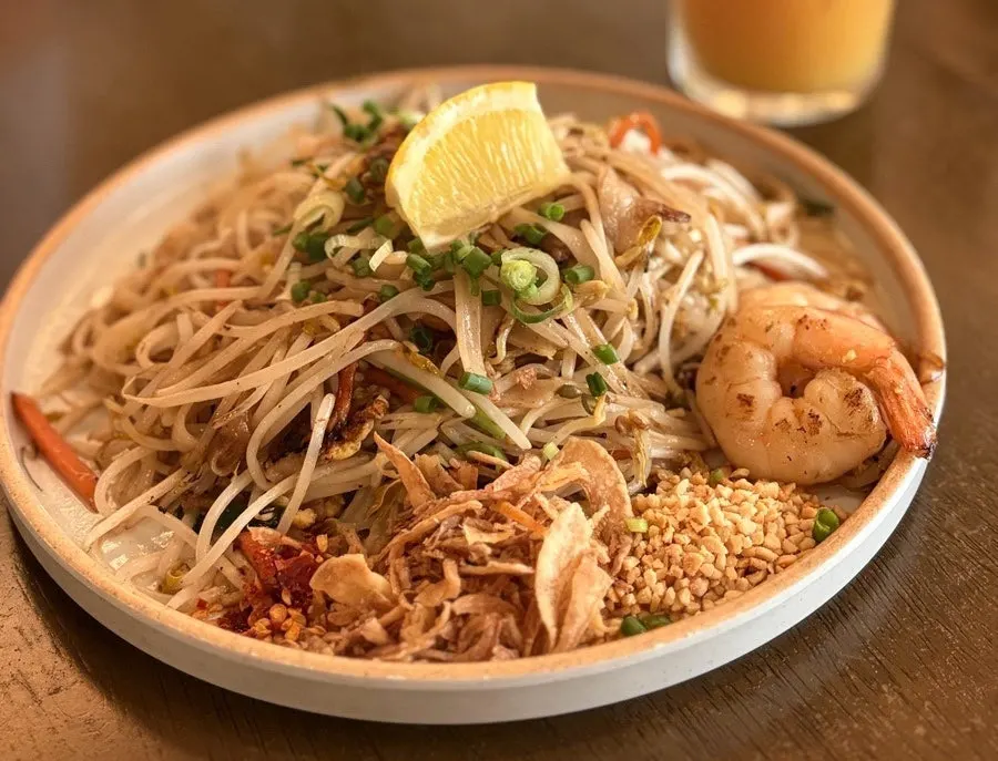 Pad thai and kai phrai lunch set near Jungangno Station, Daegu, at Thai Yami