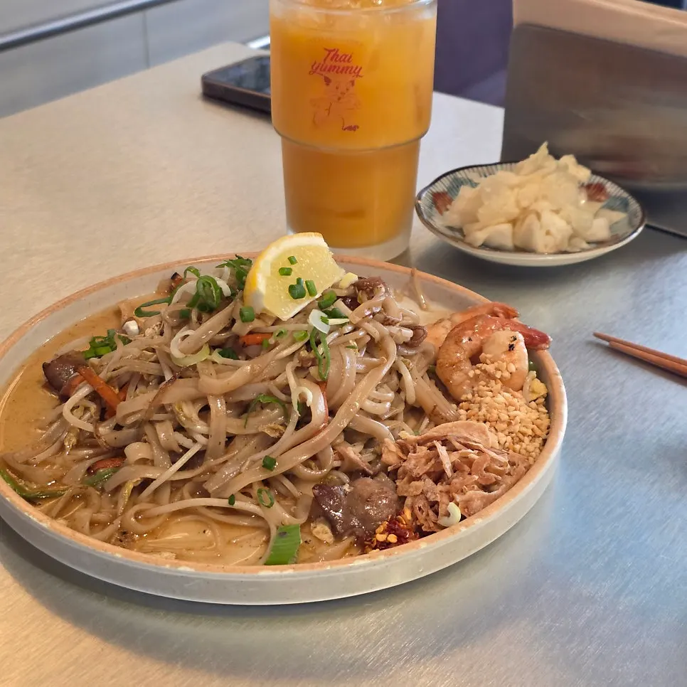 Lifting up the pad thai noodles