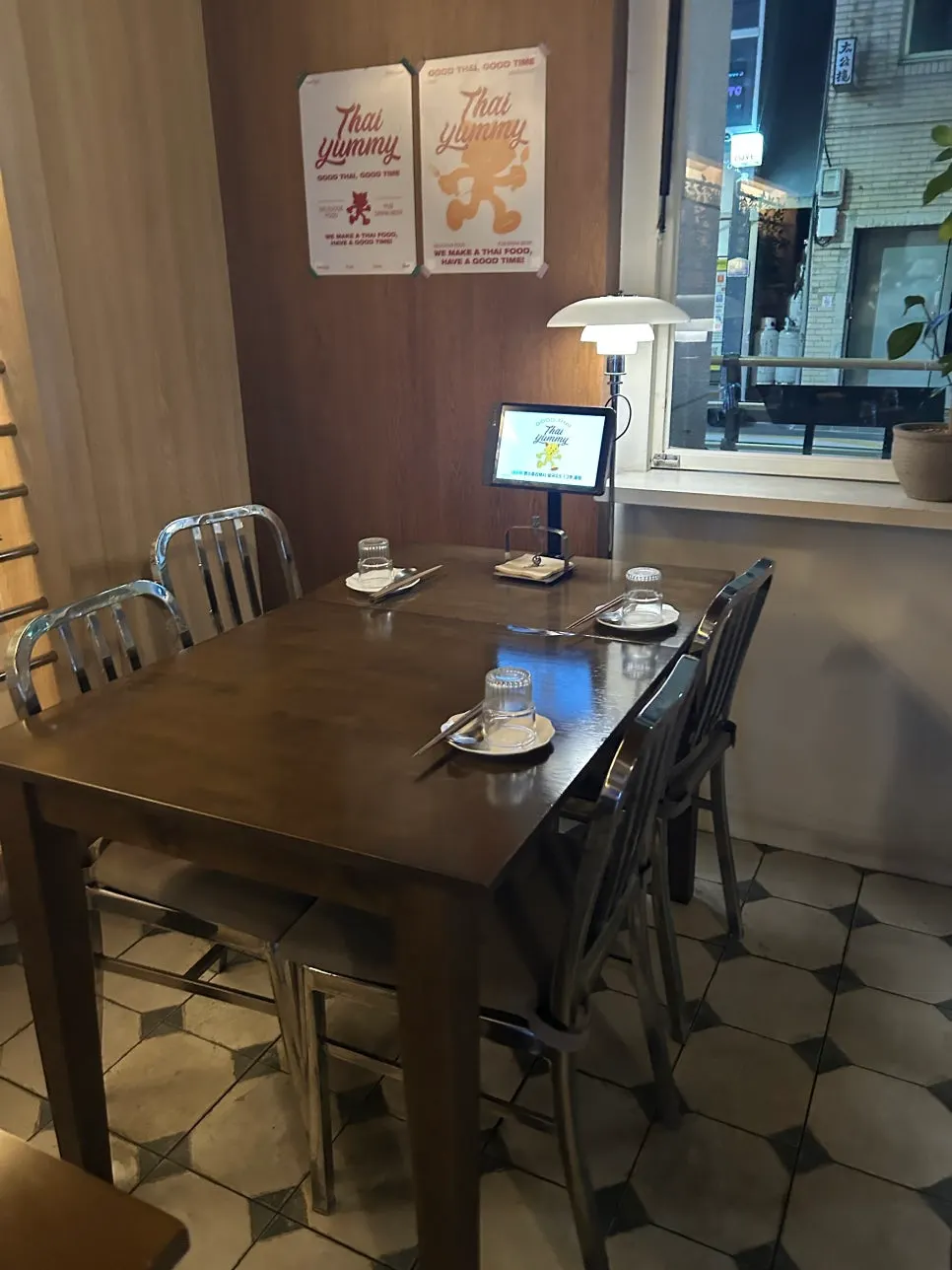 카페 같은 분위기의 타이야미 창가 자리