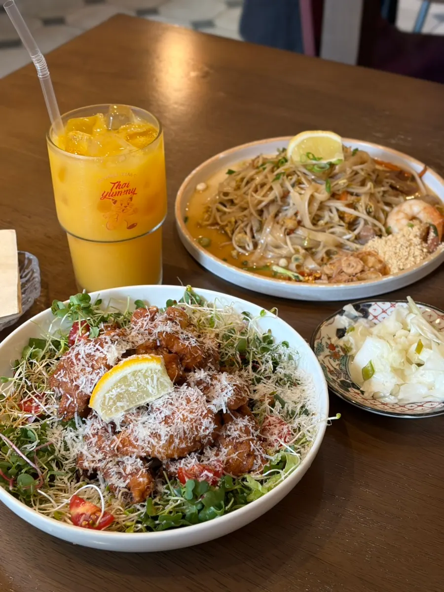 Kai Phrai and pad thai lunch set