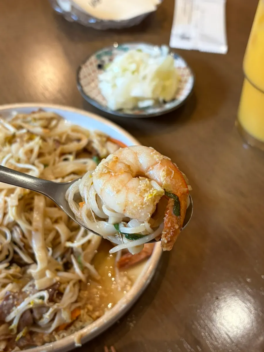Pad thai with bean sprouts, egg, and meat