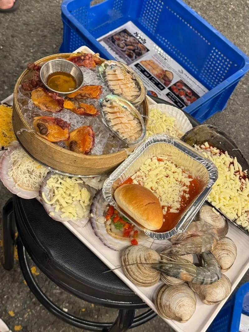 조개구이 2인 세트와 전복·멍게 한 상
