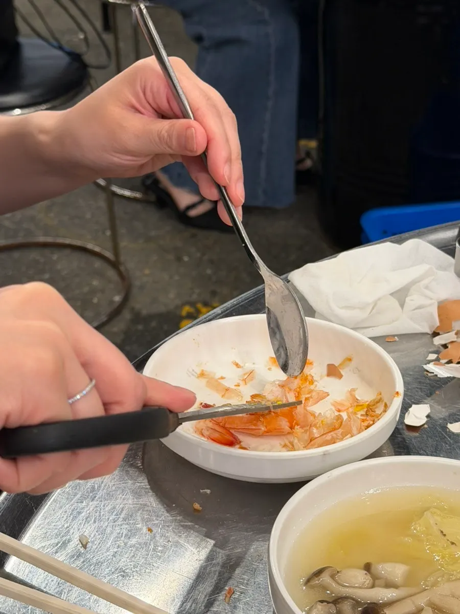 A plate of shrimp meat peeled by a friend