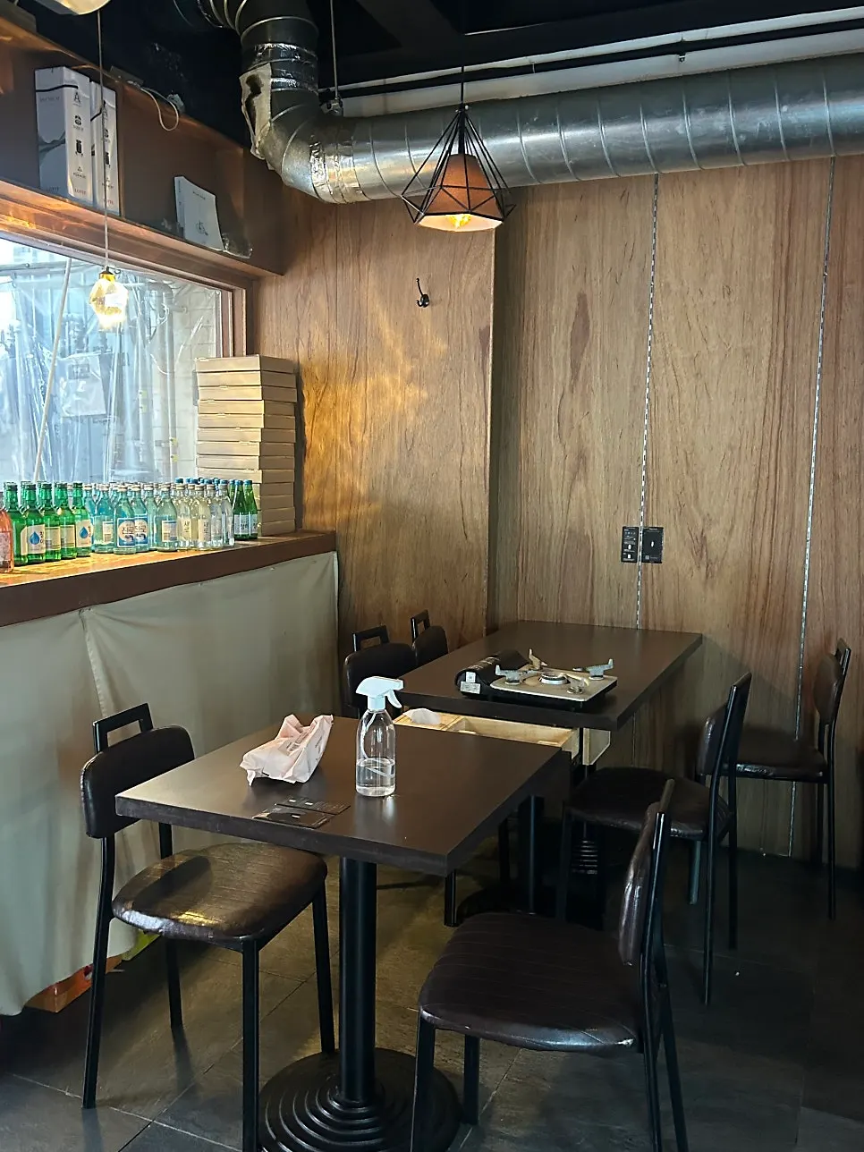 Indoor seating at Yukyeonjeong Gyodong Branch
