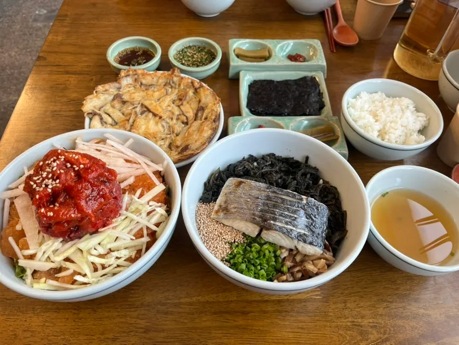 Mackerel gondre rice and mulhoe table spread