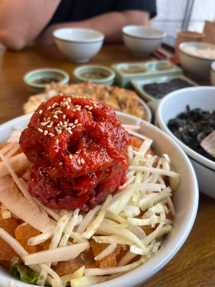 Mulhoe topped with pollock and yukhoe