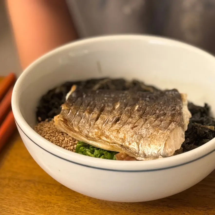 Korean mackerel on gondre rice