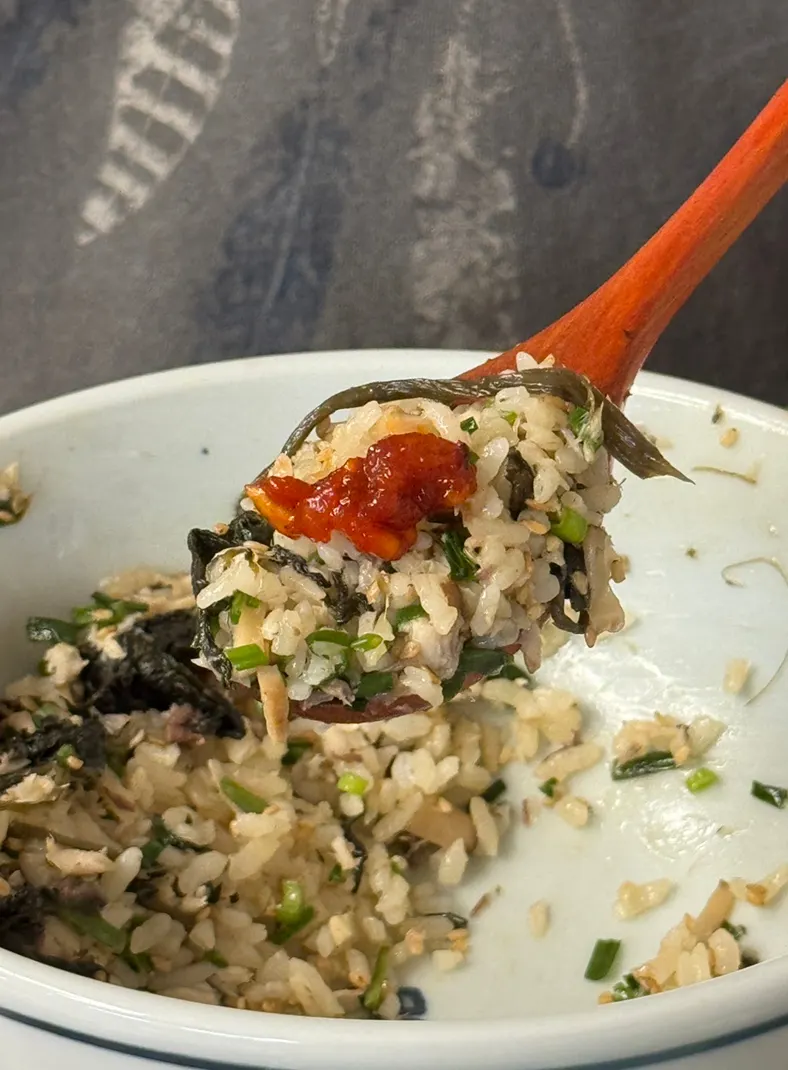 Mackerel gondre rice topped with salted seafood