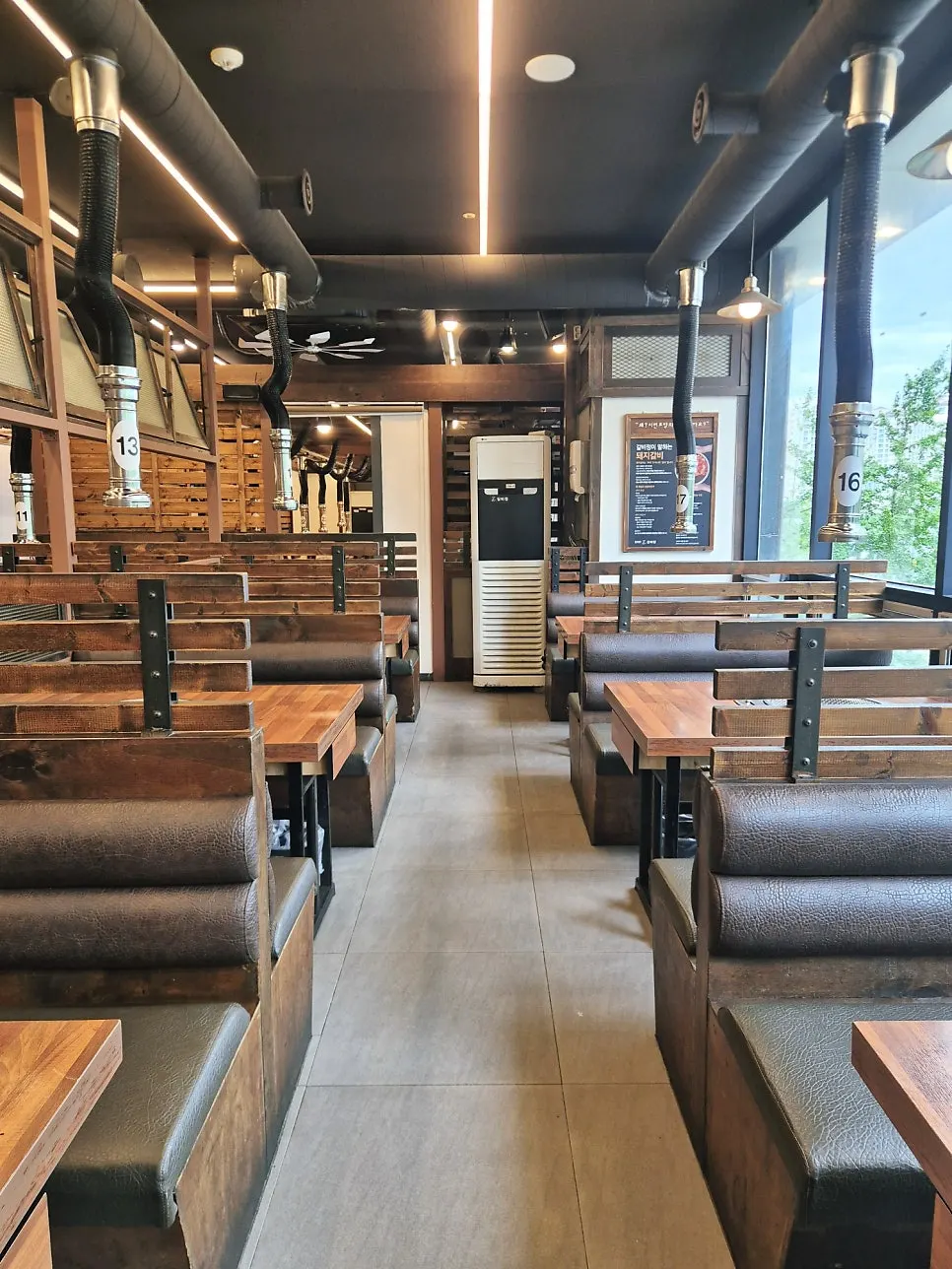 Tables and private rooms at Galbijeong