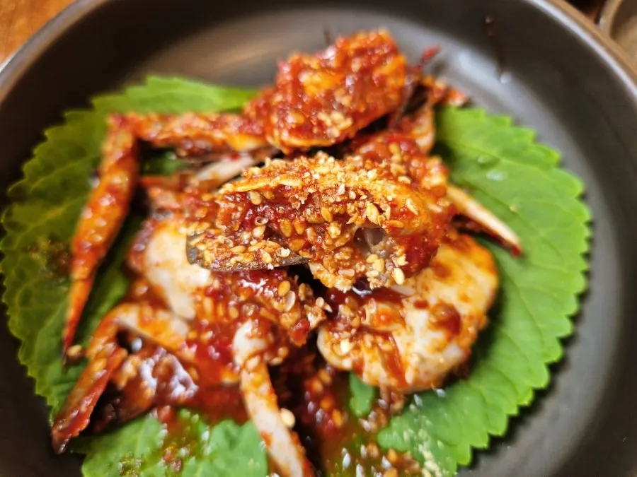Pa-jang and garlic sauce accompaniments
