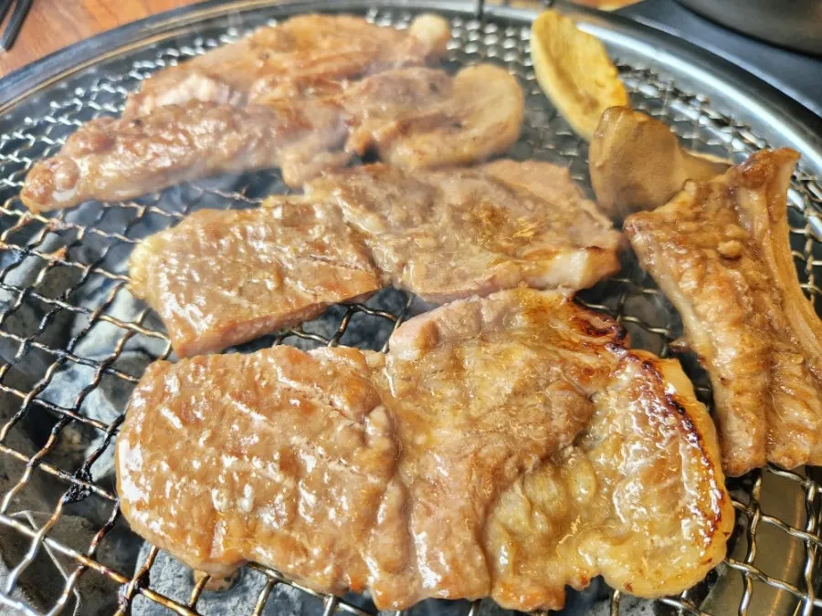 180 g serving of domestic chilled ribs