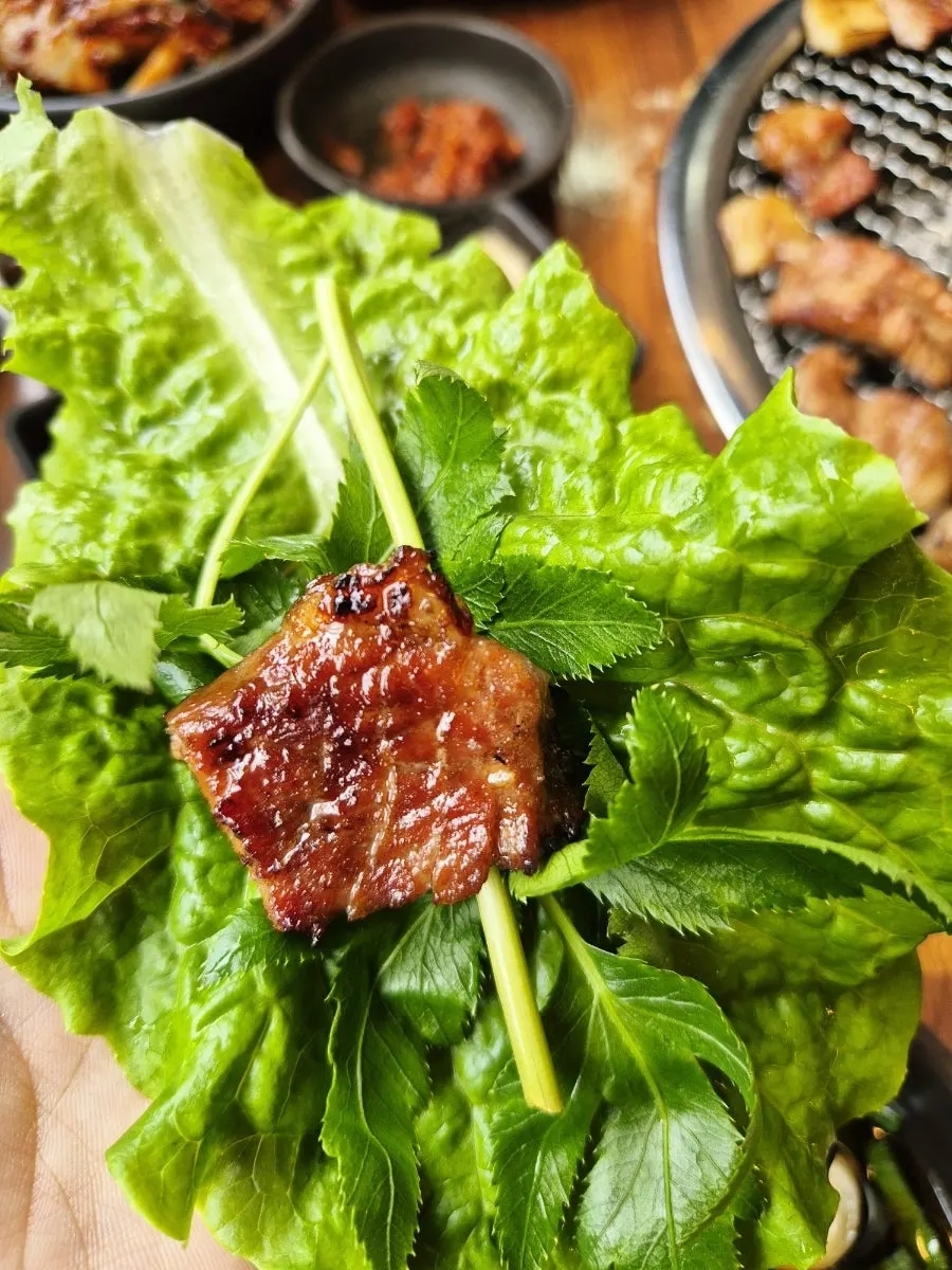 Charcoal-grilled ribs dipped in pa-jang